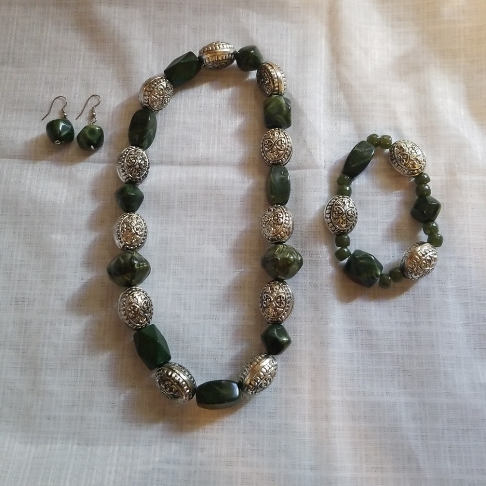 3 piece green and silver necklace set